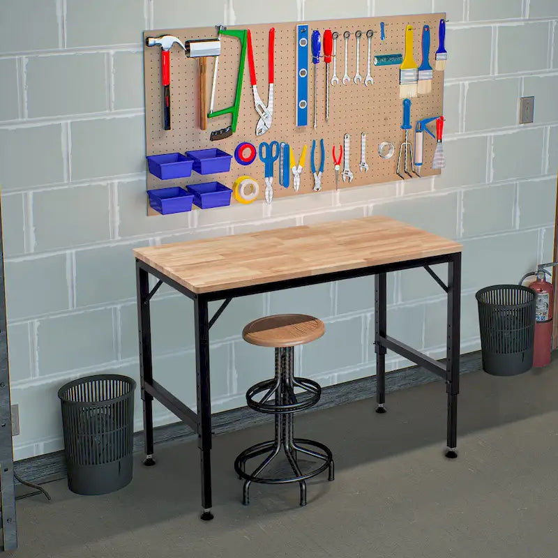 Établi à hauteur réglable avec plateau en bois et pieds en métal