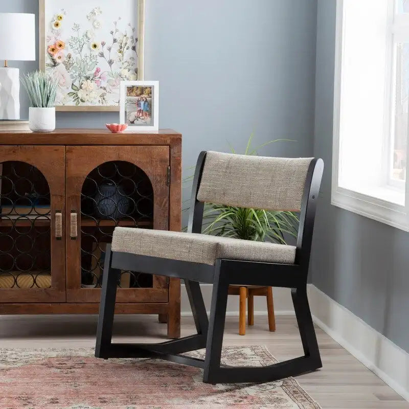 Chaise d'appoint noire en bois massif avec piètement luge